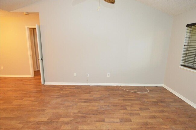 Building Photo - 10263 Gandy Blvd N