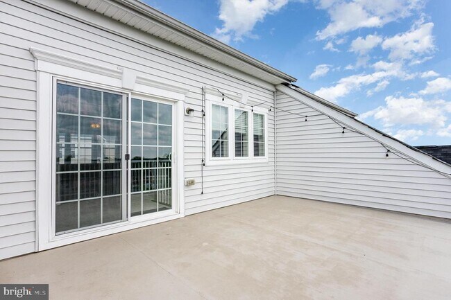 Building Photo - 7223 Barry Ln