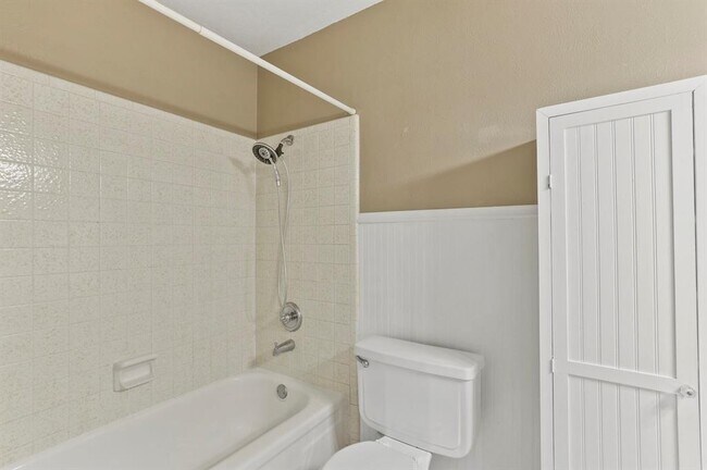 Building Photo - 1713 Richland Dr