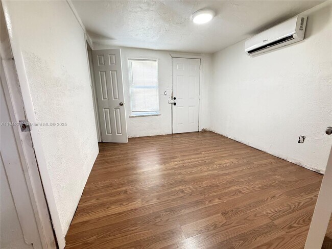 Building Photo - 3376 NW 49th St