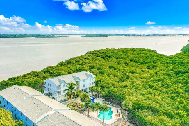 Building Photo - 3601 E Bay Dr