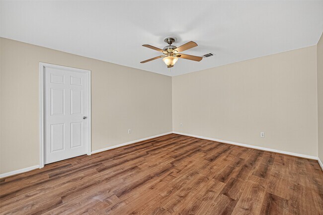 Building Photo - 10815 Shawnbrook Dr
