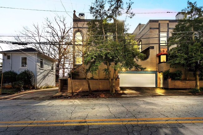 Building Photo - Luxury Midtown Private Retreat!