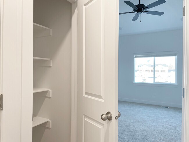 Building Photo - 1599 N 1870 E