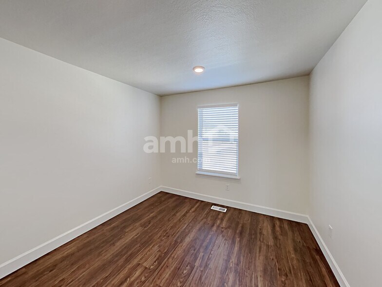 Building Photo - 2335 S Wild Horse Way