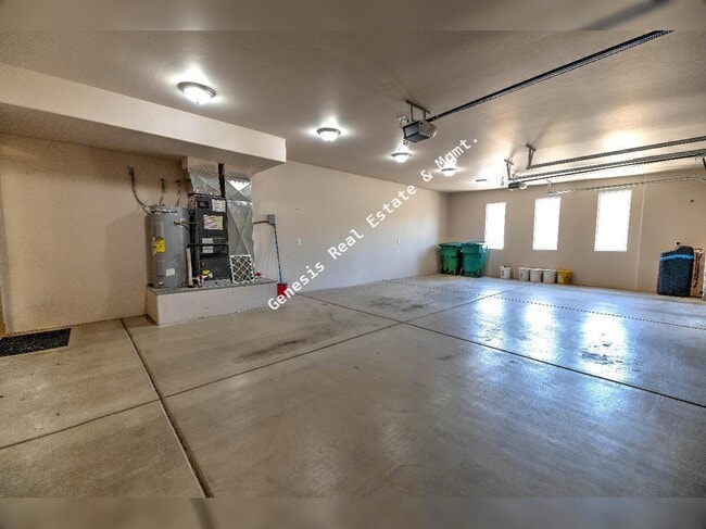 Building Photo - "Spacious Tucson Retreat with Granite Elegance and Cozy Fireplace – 4 Bed, 3.5 Bath Gem!"