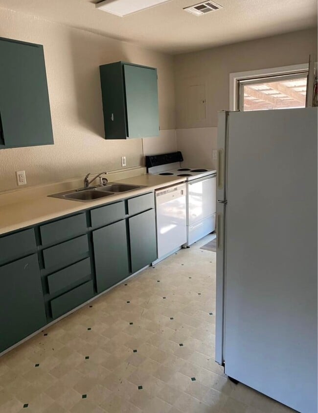 Building Photo - 308 N 3rd St