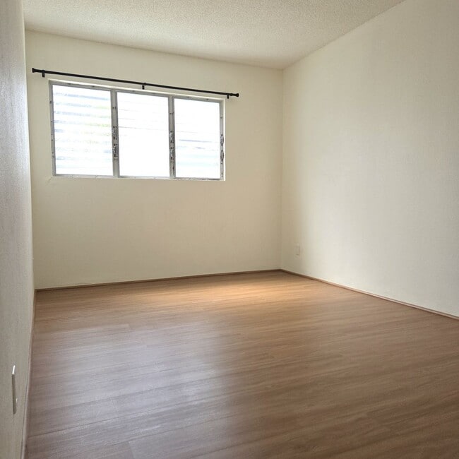 Building Photo - Renovated 2 Bedroom / 1 Bath in Kaneohe