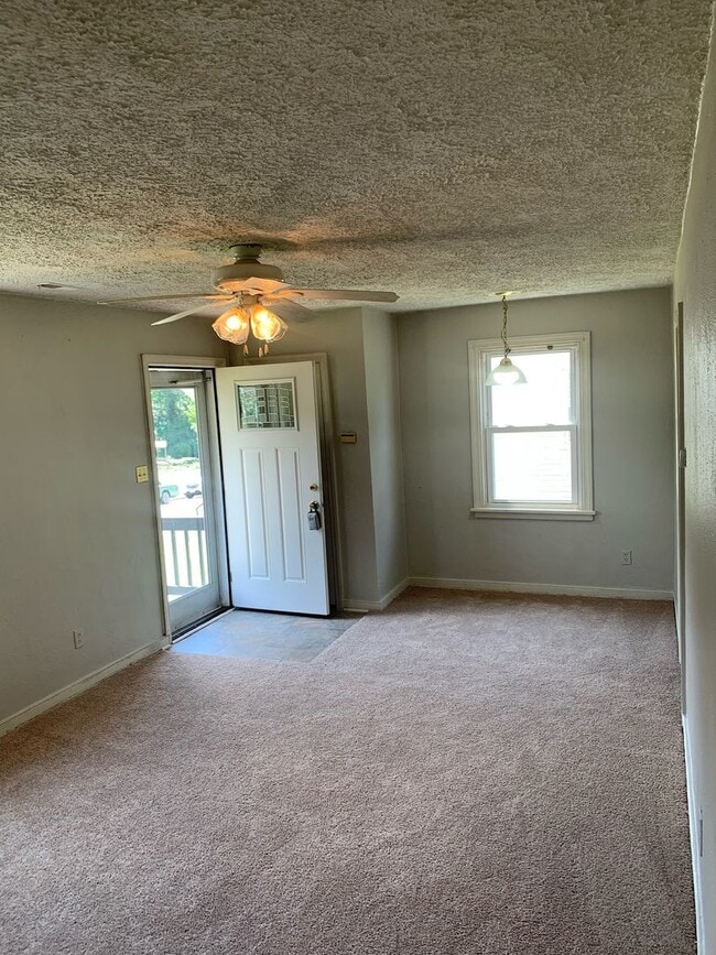 Building Photo - Beautiful 3 Bedroom home off of the Virgin...