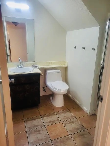 Bathroom 3 - 4115 Poplar St
