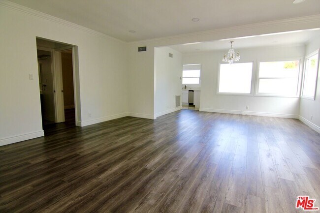 Building Photo - 926 S Holt Ave