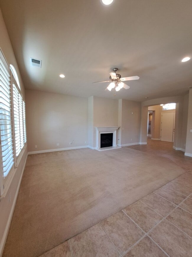 Building Photo - Move-in Special: Half Off the 1st Month's Rent – Charming 4 Bedroom House To Call Home!