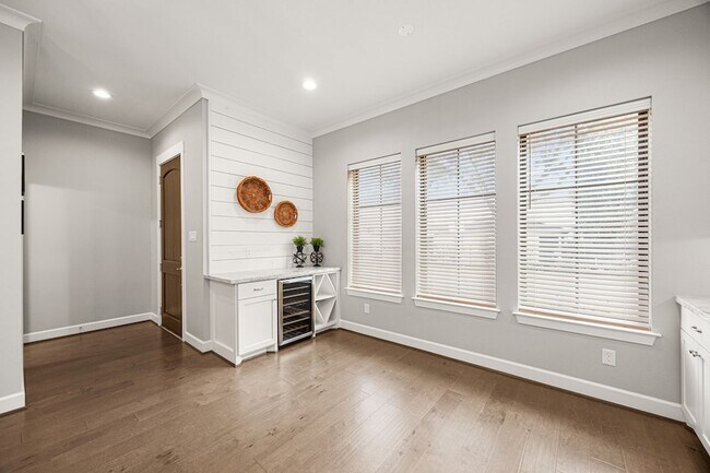 Building Photo - 2307 Langston St