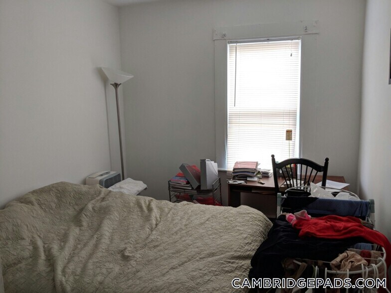 Building Photo - 148 5th St