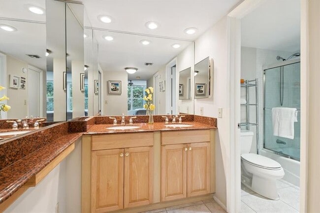 Building Photo - 3900 Oaks Clubhouse Dr