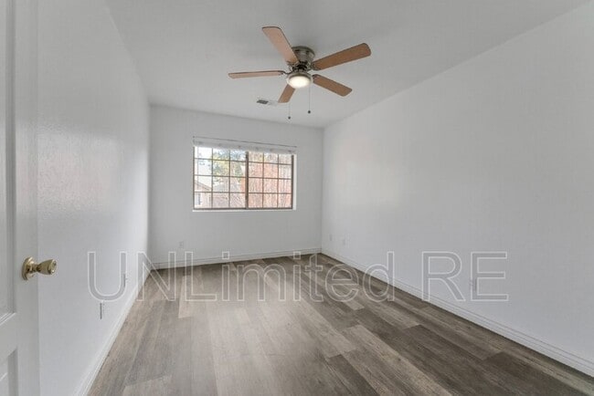 Building Photo - 2433 S Seclusion Ln