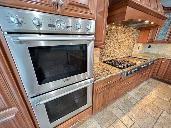 Building Photo - **COMING SOON** UPGRADED 5BD/3.5BA SUMMERLIN HOME W/ POOL!