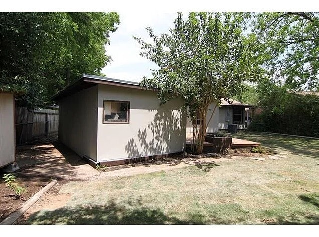 Building Photo - 1403 Corona Dr