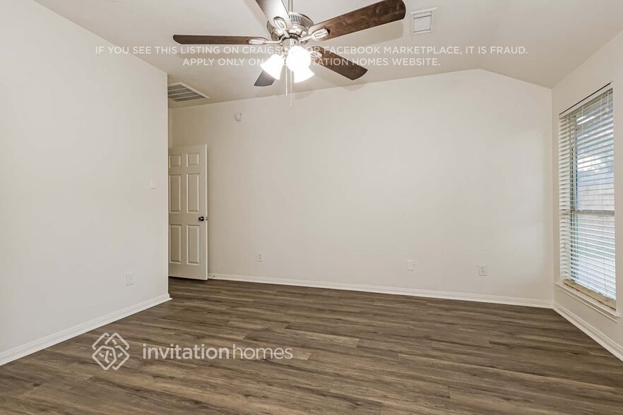 Building Photo - 15726 Stiller Park Dr