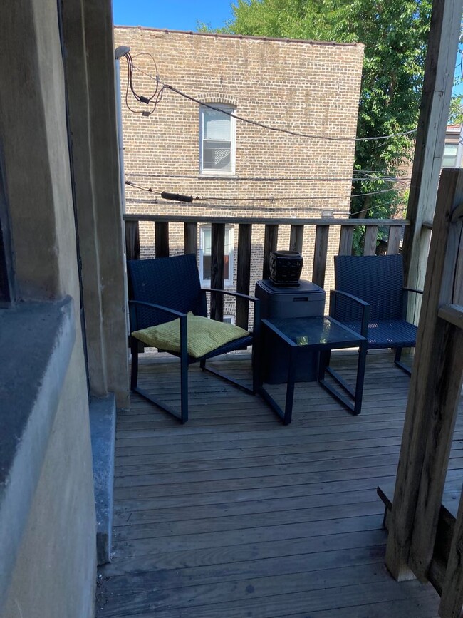 Building Photo - Bowmanville Top Floor Two Bed/One Bath ~ P...