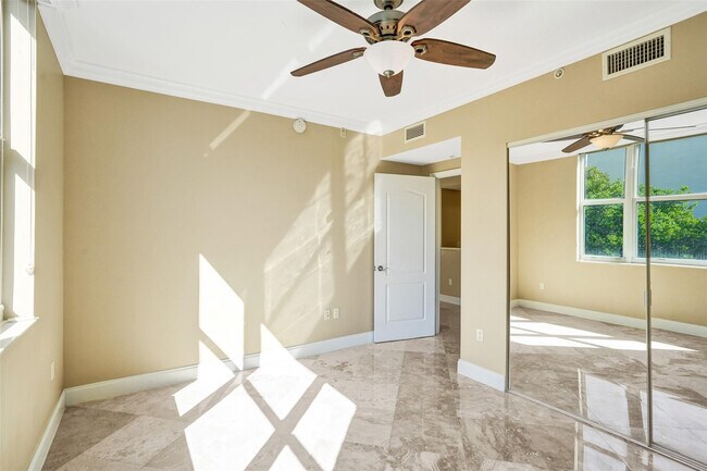 Building Photo - 101 S Ocean Dr