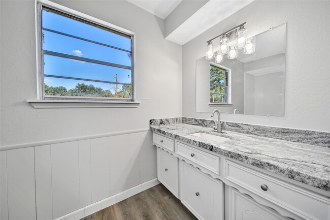 Building Photo - 13426 Balcrest Dr