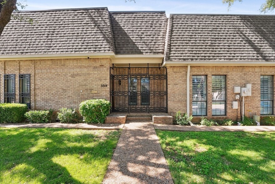 Primary Photo - 3014 Stonehenge Ln