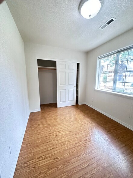 Building Photo - 3100 SE 122nd Ave