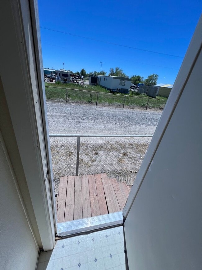 Building Photo - 3 Bed 2 Bath Updated Mobile Home w/ Fenced...