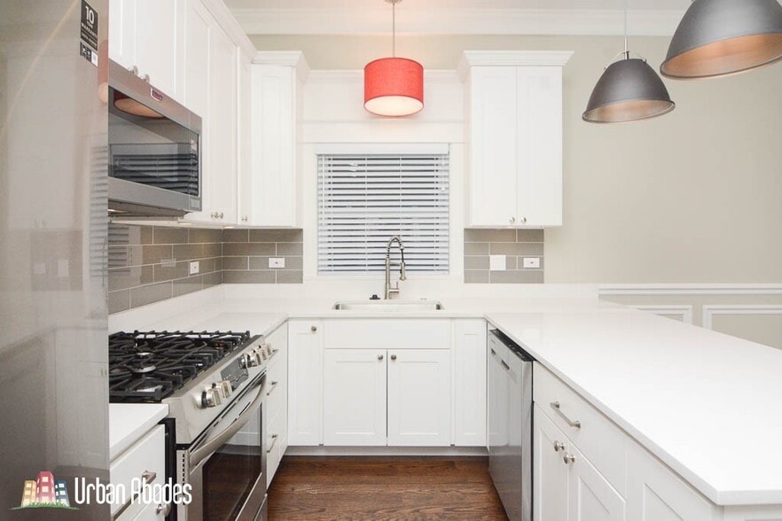 Building Photo - 3455 N Hoyne Ave