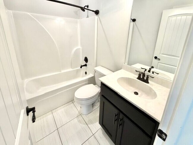 Building Photo - Now Leasing A 3 Bedroom 2 Bath Home In Southaven Near Central Park.