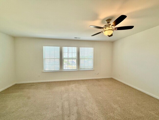 Building Photo - Excellent 3BD, 2.5BA Clayton Townhome Near...