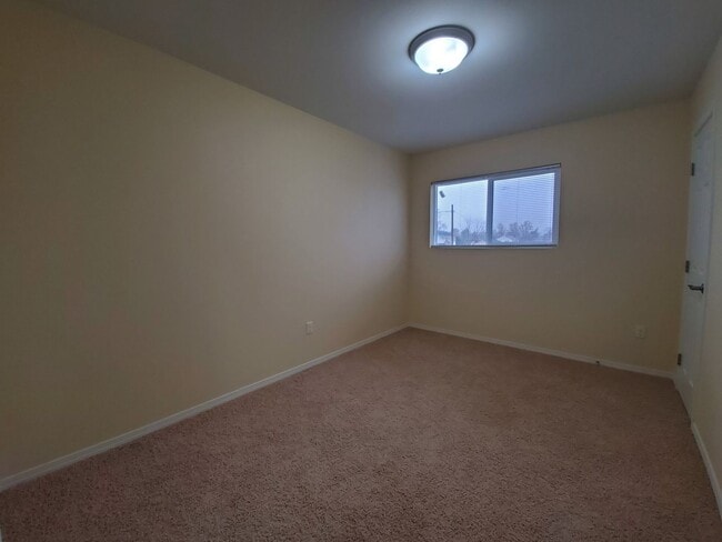 Building Photo - 200cu