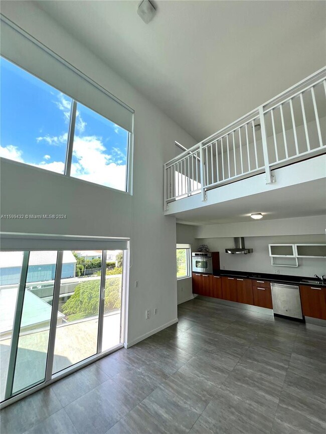 Building Photo - 1650 Brickell Ave