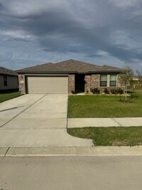 Building Photo - 820 Clear Vly Ln