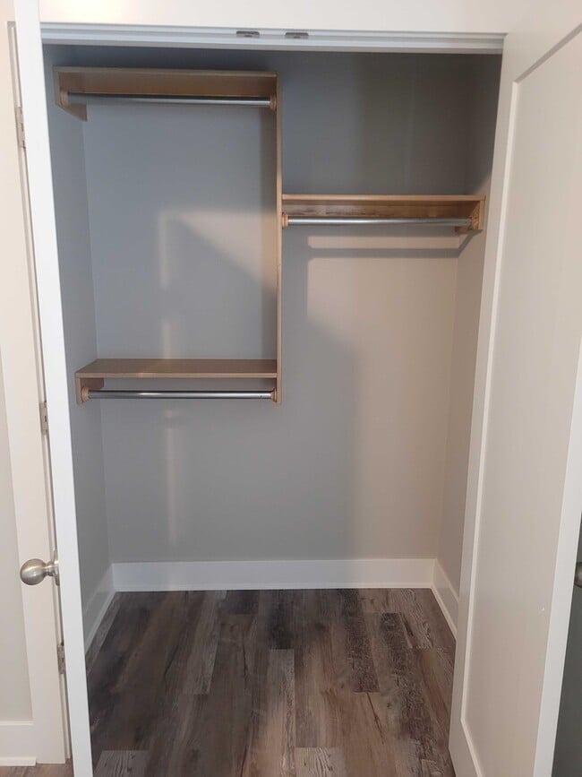 Building Photo - 3913 S Bluelake Ct