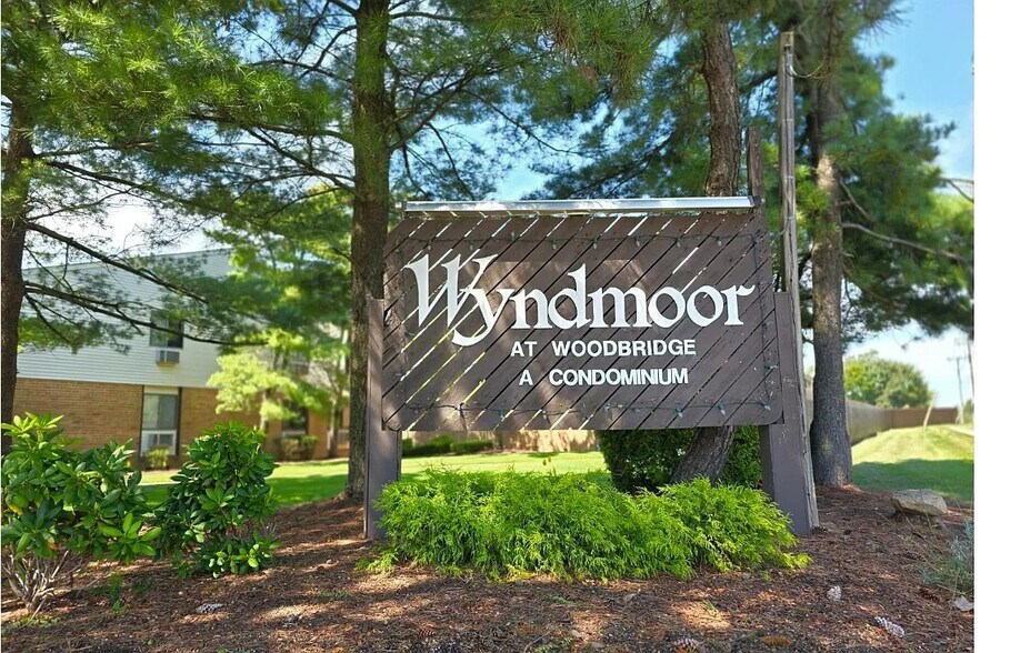 Building Photo - 325 Cricket Ln