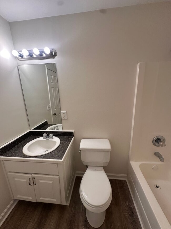 Building Photo - 121 Clyde Dr