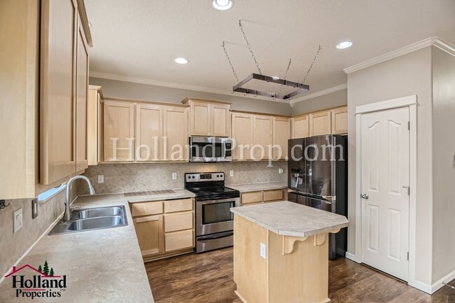 Building Photo - Beautiful Home in Prime North Plains Location – NEW PRICE at $2,795 plus Special $150 credit on y...