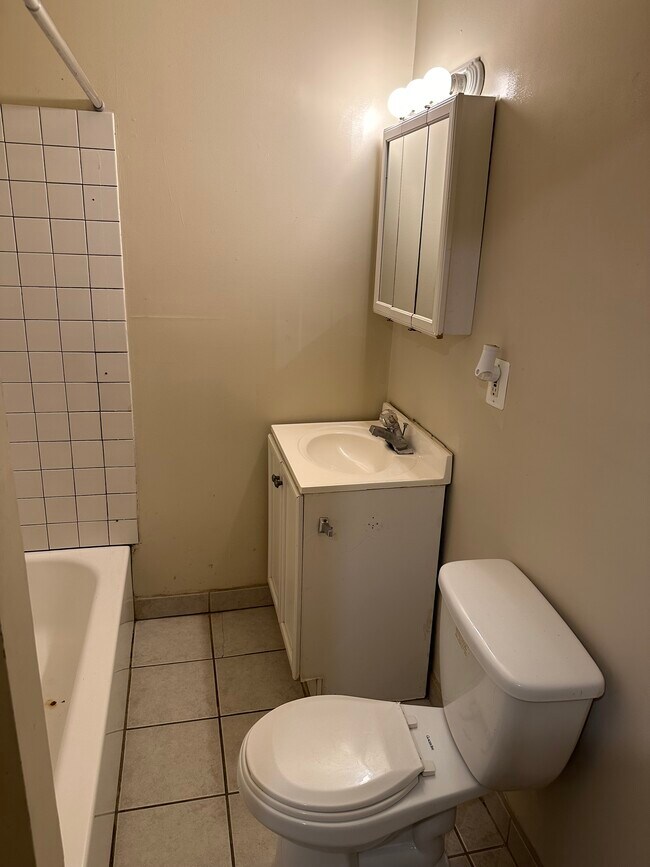 Building Photo - 1742 E Lombard St