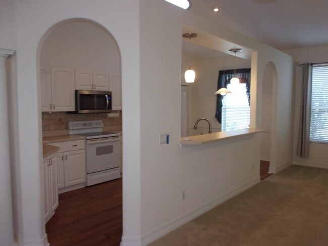 Building Photo - 512 Boxwood Pl