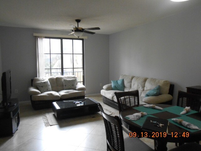 Building Photo - 720 S Sapodilla Ave