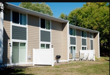 Building Photo - Charter Oaks Townhomes