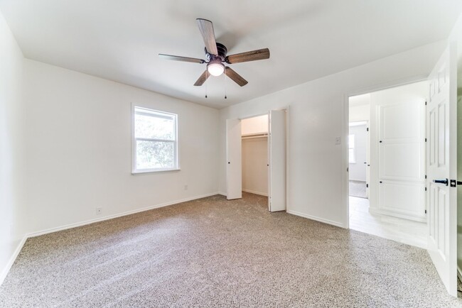 Building Photo - 218 Skyview Dr