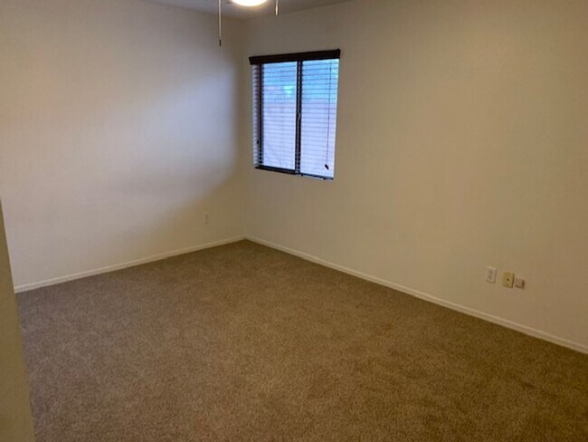 Building Photo - 3 Bedroom in East Mesa