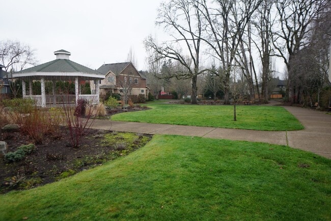 Building Photo - 4 bedroom Orenco Garden pet friendly house