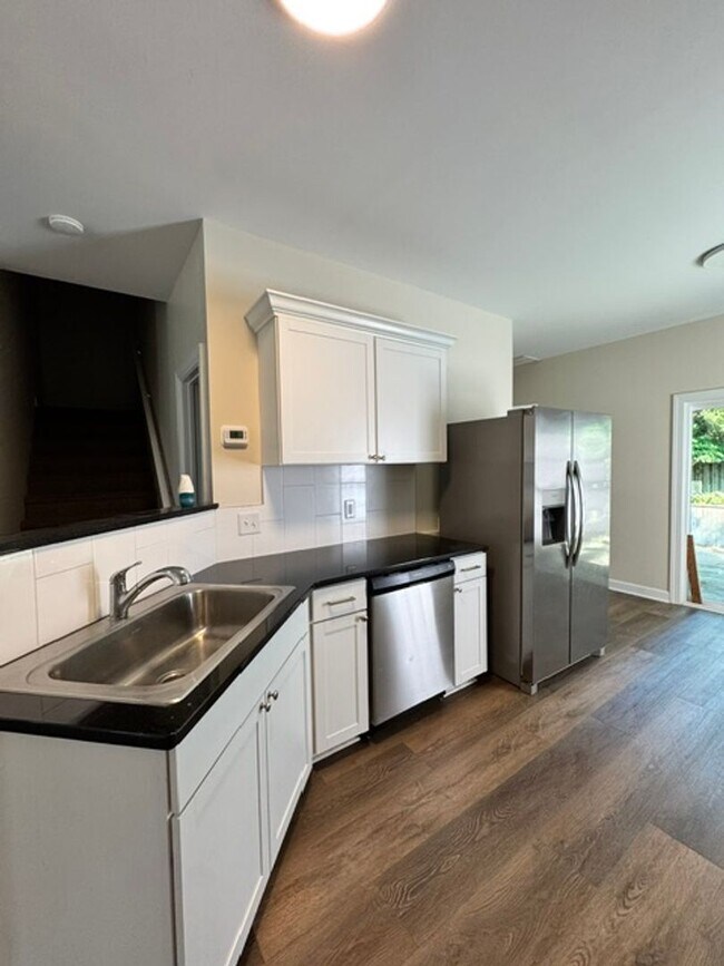 Building Photo - 150 Raye Dr