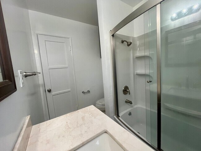 Building Photo - 3 BEDROOM/1 BATH HOUSE IN SOUTHWOOD RIVIERA TORRANCE