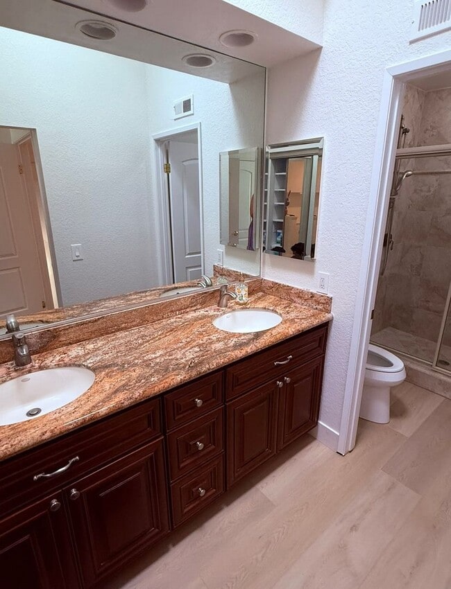 Building Photo - Updated 3BD/2.5BA 2-Story Townhouse in Pri...