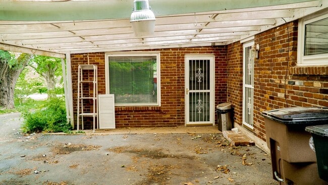 Building Photo - Four bedroom in Nashville